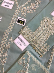 BRAND:AGHA NOOR organza embroidered hand emblished unstitced 3pc✓